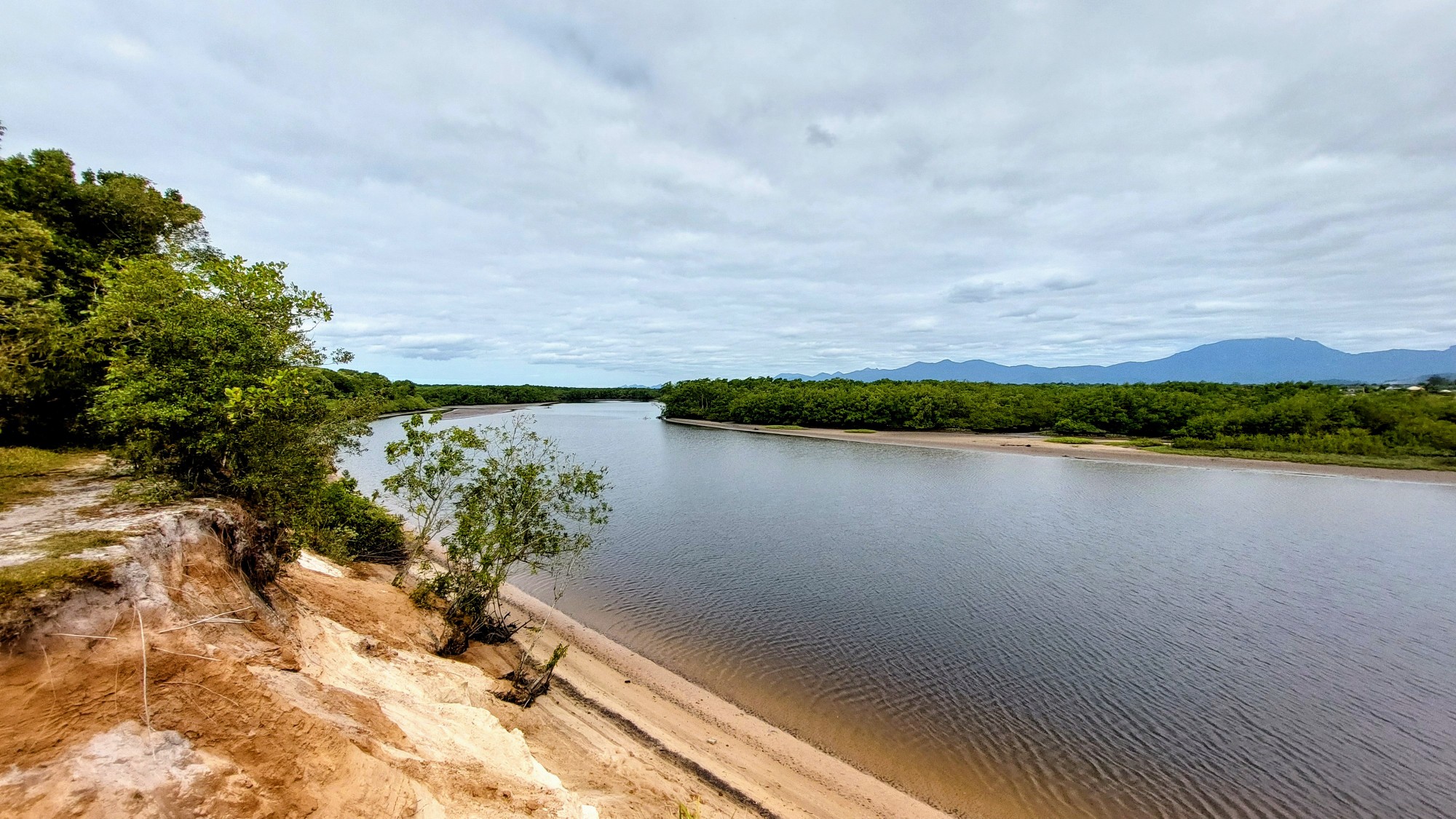Barrancos da Ponta Sul dos Valadares, Ilha dos VALADARES, Paranaguá, PR, Brasil (RutAmerica/Sálvio Marcelo Soares)
